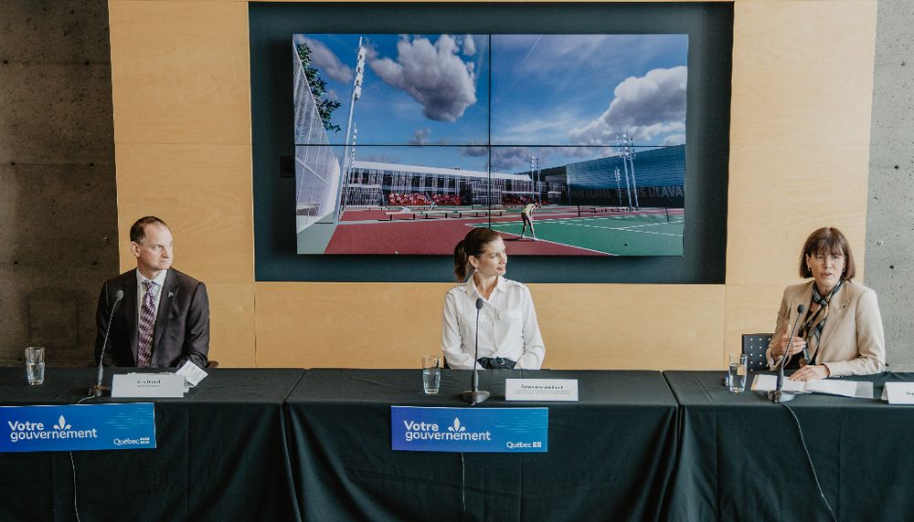 Dans l'ordre habituel, Eric Girard, Geneviève Guilbault et Sophie D'Amours. En arrière-plan, sans être une image définitive, une représentation des intentions pour ce projet de centre de tennis.