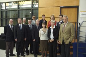 Les membres du comité d'évaluation de l'EFMD (European Foundation for Management Development) et du comité de direction de la FSA: Yvon Gasse, Yves de Rongé, André Gascon, Ali Dastmalchian, Fayez Fouad Boctor, Robert W. Mantha, Line Pouliot, Geneviève Champoux, Marthe Lefebvre, Susan Cox, Jean-François Forgues et Anton Van Rossum.