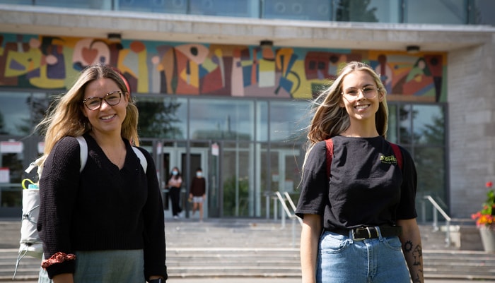 <p>Futures infirmières, Marie-Hélène Lallemand et Justine Harvey sont plus que jamais motivées à faire face à la crise sanitaire.</p>