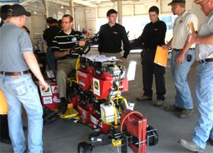 En raison de nombreux problèmes mécaniques, ULtrac a terminé 16e sur 23 équipes en 2009. Le minitracteur, équipé de cinq moteurs 16 HP Briggs & Stratton et d'un châssis tubulaire, a tout de même attiré l'attention des juges, des ingénieurs qui travaillent dans les multinationales John Deere, Agco et Caterpillar.