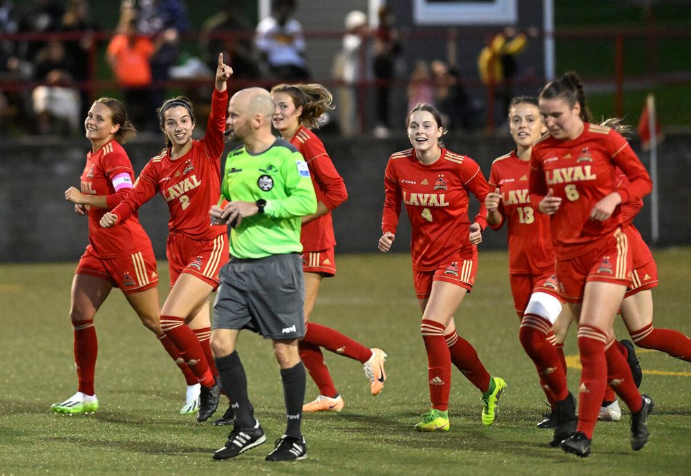 L'équipe féminine de soccer Rouge et Or de l'Université Laval.