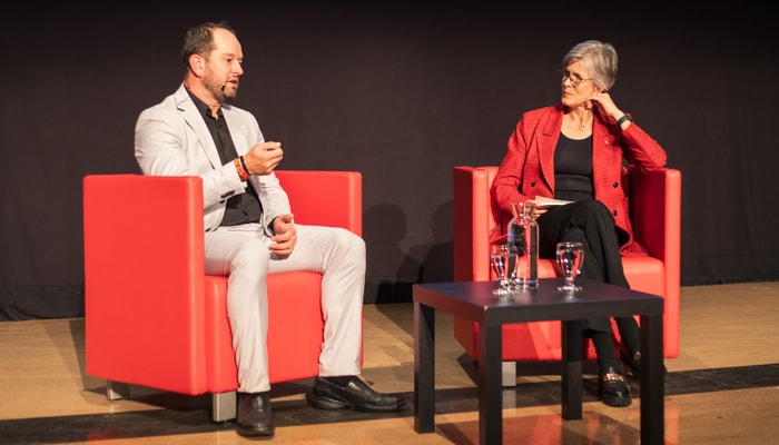 Michael Morin et la rectrice Sophie D'Amours lors de l'Apéro ULaval pour toujours.