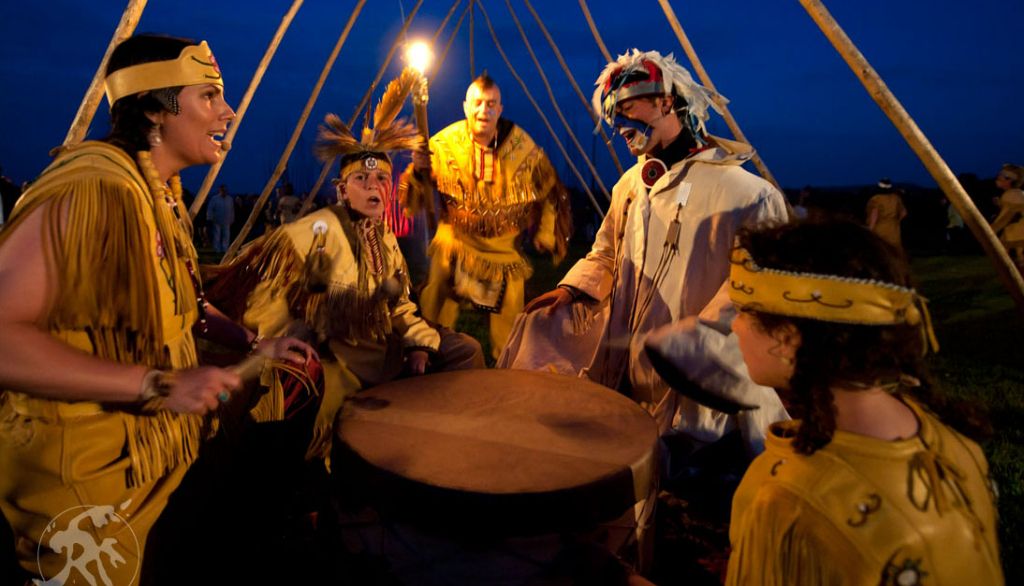 <p>La troupe Sandokwa en prestation</p>