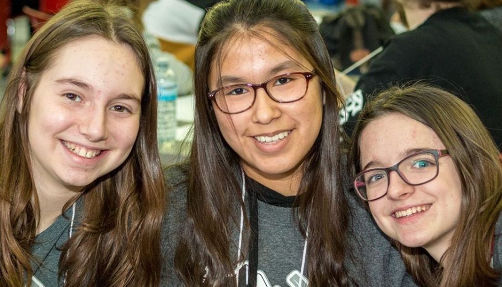 Des participantes de la journée Les filles et les sciences: un duo électrisant