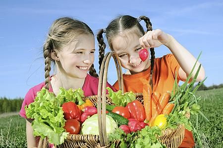 La dimension de compétition non menaçante du Nutriathlon par équipe favorise l'émulation entre les élèves et le renforcement des comportements. Les jeunes sont encouragés à partager les stratégies qu'ils utilisent pour atteindre leurs objectifs.