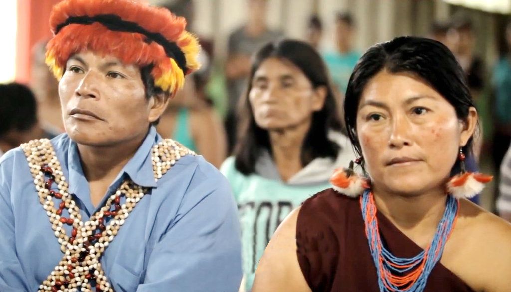 <p>Un couple wampi filmé lors du 6e Sommet du gouvernement territorial wampi, au Pérou. Ce peuple affirme son autonomie politique à une échelle beaucoup plus large, celle du groupe ethnique.</p>