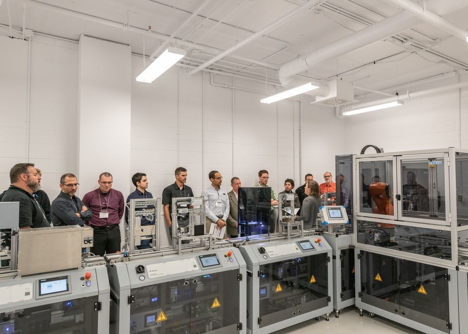 <p>Corinne Chabot, experte en optimisation de procédés et Big Data au CRIQ, et François Gingras, directeur équipements industriels et productivité du CRIQ, donnent l'atelier sur l'usine intelligente CP Factory.</p>