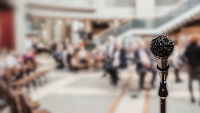 Les enregistrements et la captation vidéo étaient interdits lors de l'événement pour assurer la confidentialité des personnes participantes.