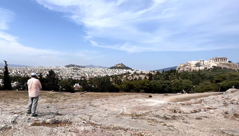 Jean-Marc Narbonne a visité la Grèce à plusieurs reprises. L’an dernier, à Athènes, il est allé sur la Pnyx, une colline du centre de la ville et lieu de l’Assemblée populaire dans l’Antiquité, avec vue, à droite de la photo, sur l’Acropole et le Parthénon.