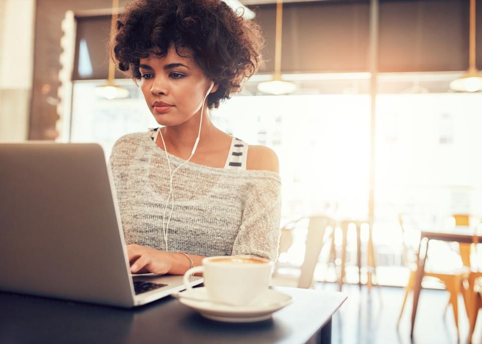 <p>Pas moins de 19 nouveaux programmes ont vu le jour dans la dernière année, dont la maîtrise en administration des affaires – marketing numérique et le microprogramme sur les enjeux contemporains du monde arabe et du Moyen-Orient.</p>