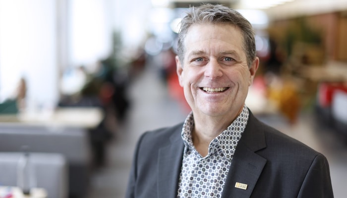 Selon Jean-François Forgues, vice-recteur adjoint à l’exécutif et à l’administration, grâce au Chantier transformateur en services de proximité, simplifiés et personnalisés, l’Université pourra mieux relever les défis émergents qui se posent autant aux employés qu’aux étudiants dans un monde hybride où les modèles se sont multipliés.