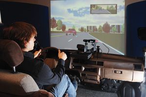 <p>Des caméras braquées sur le conducteur permettent d'étudier ses mouvements d'yeux et de tête lors d'une promenade virtuelle</p>