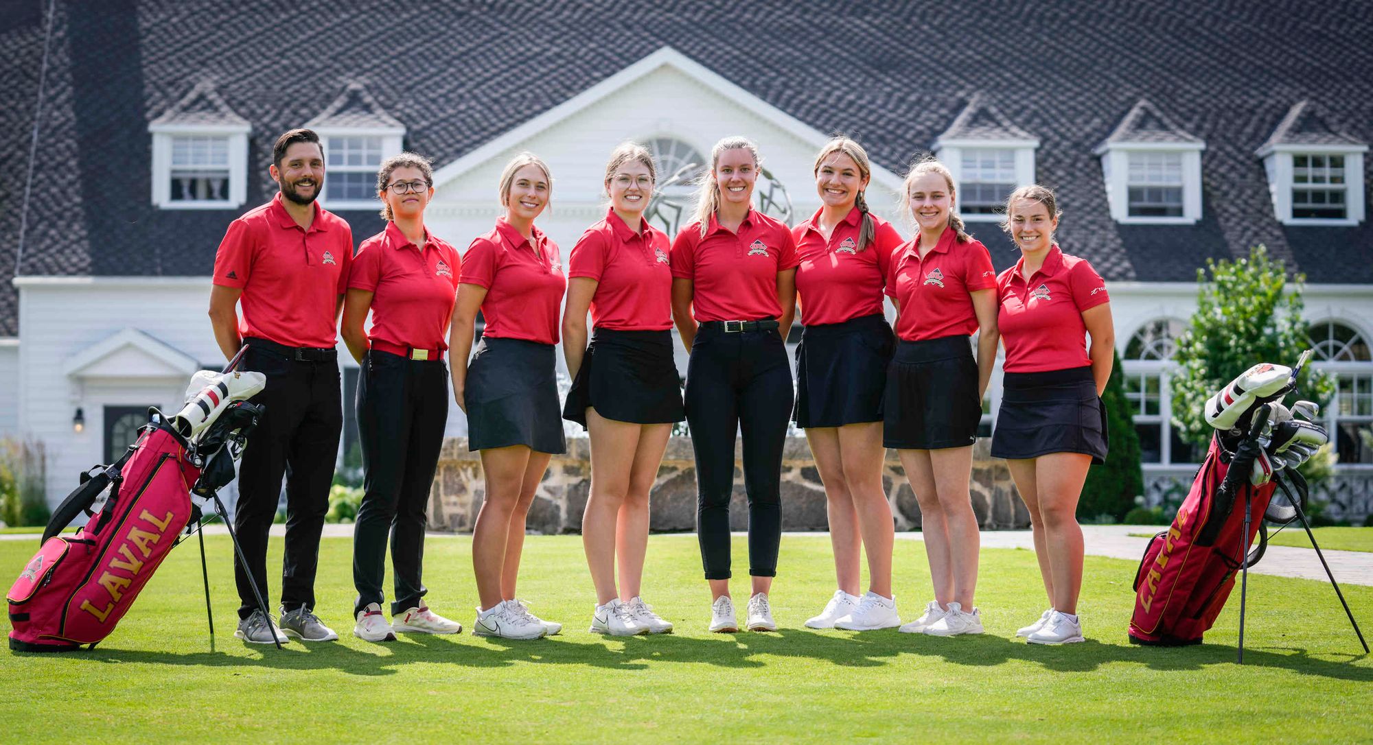L'équipe de golf féminine Rouge etOr 2022-2023.