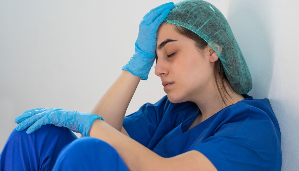 <p>Pendant la période couverte par l'étude, 4,4% des travailleurs de la santé ont eu la COVID-19. Les infirmières auxiliaires (7,4%) et les préposés aux bénéficiaires (7,3%) ont été les plus atteints, suivis par les infirmières (4,2%) et les médecins (1,8%).</p>
