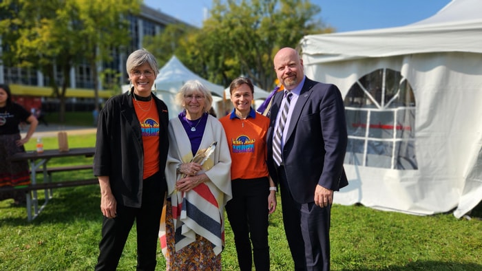 <p>La rectrice Sophie D'Amours, Édith Picard, aînée huronne-wendat, la vice-rectrice Cathia Bergeron et Ian Lafrenière, ministre responsable des Relations avec les Premières Nations et les Inuit lors de la journée du 28 septembre</p>