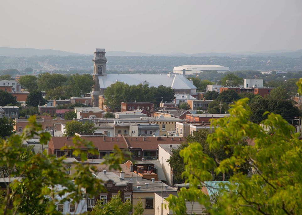 <p>Situé en basse-ville de Québec, le quartier Saint-Sauveur connaît une revitalisation qui séduit plusieurs jeunes familles et professionnels.</p>