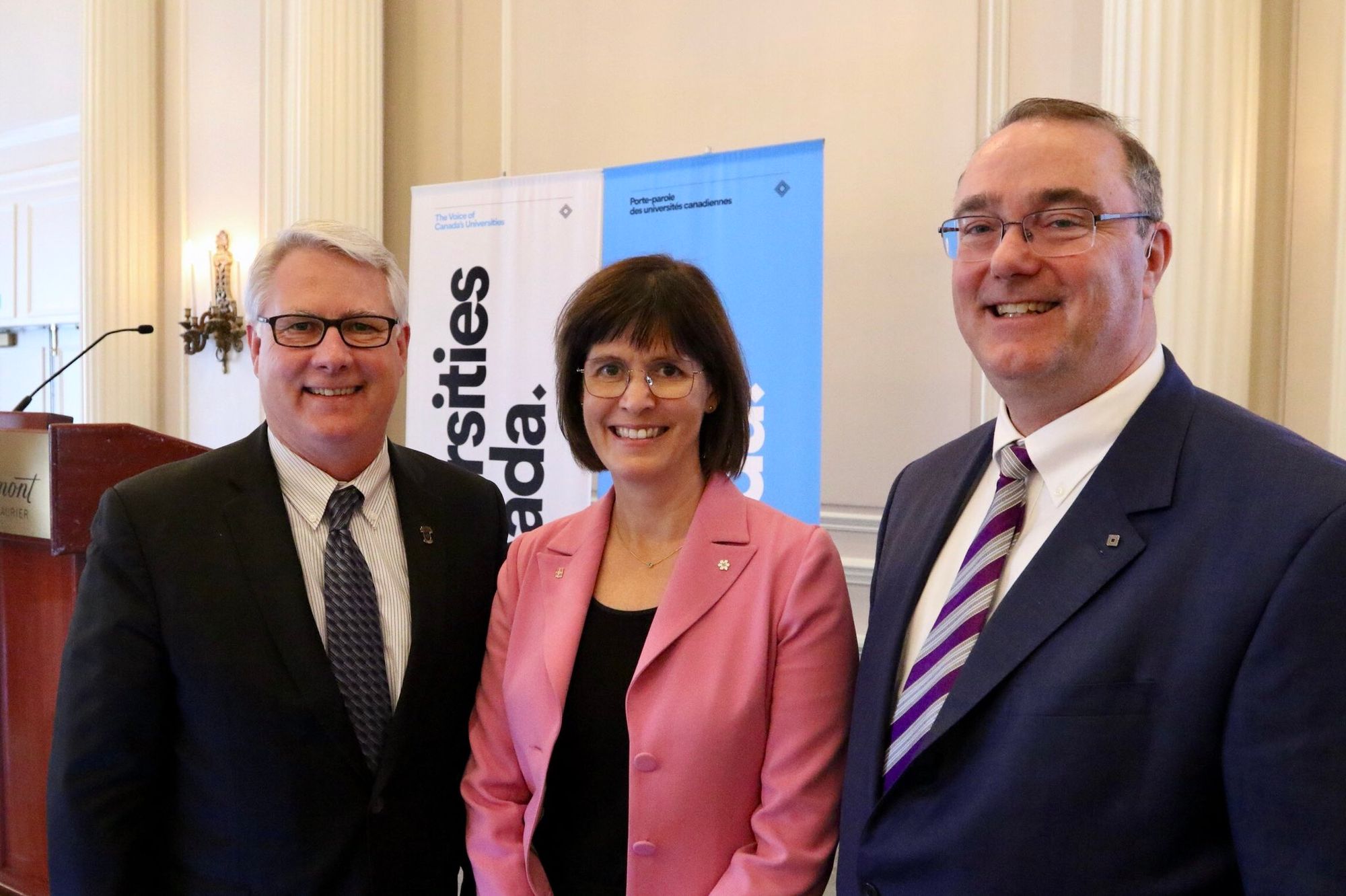 <p>En marge de la nomination de Sophie D’Amours. Le président sortant du conseil d’administration d’Universités Canada, Mike Mahon, est à gauche. Le PDG d’Universités Canada, Paul Davidson, est à droite.</p>