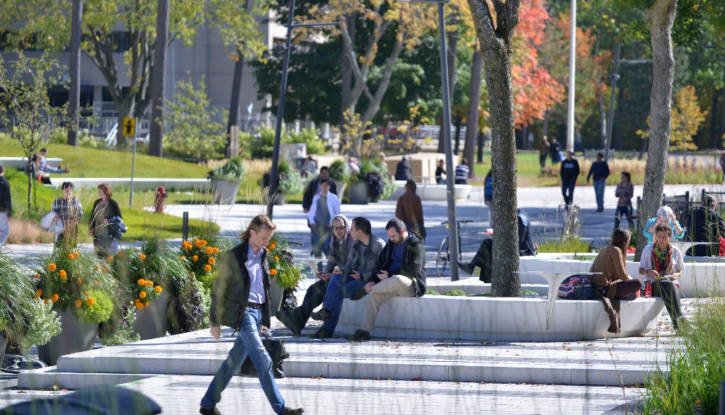 <p>Les activités de consultation tourneront autour de cinq grands thèmes. Ce sont la santé durable et le milieu de vie, l'empreinte carbone et la mobilité durable, l'engagement et l'entrepreneuriat responsables, le laboratoire vivant et l'approche expérientielle, et le leadership et les partenariats.</p>