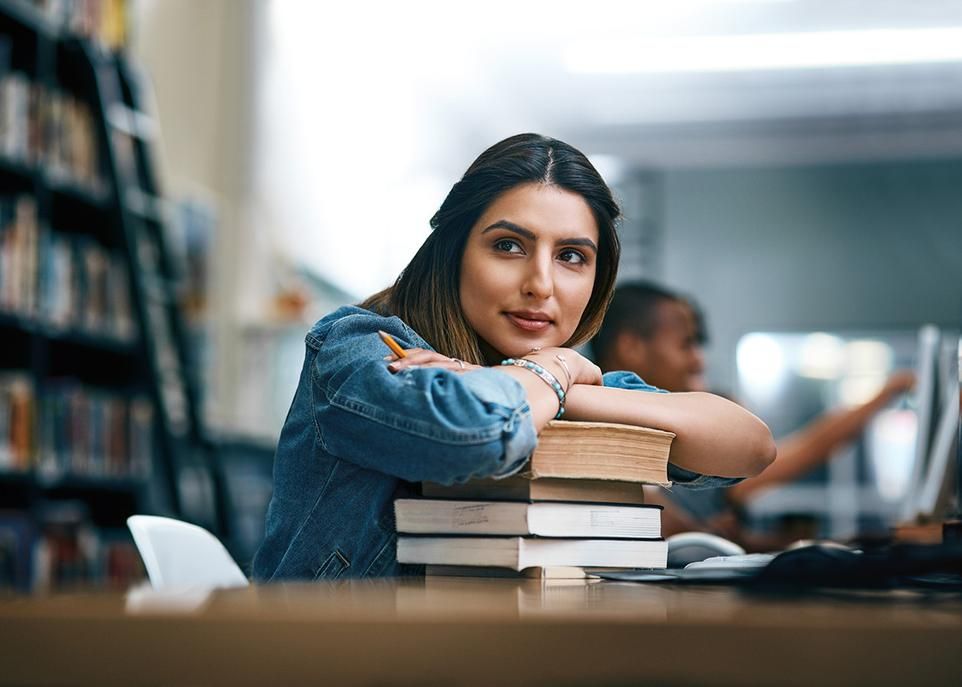 <p>Le certificat propose l'apprentissage de l'arabe, tant à l'oral qu'à l'écrit, et le développement de la compréhension de cette civilisation par des cours de littérature, de science politique, de sociologie, d'ethnologie, d'archéologie, de sciences des religions et de communication interculturelle.</p>