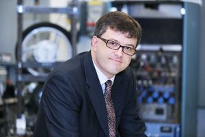 Maxime Dubois, professeur au Département de génie électrique et de génie informatique, a déposé quatre nouvelles demandes de brevets en 2009. Il estdéjà détenteur de deux brevets.