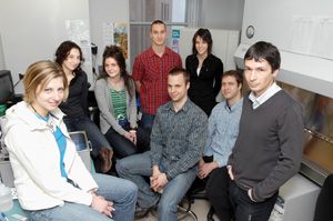 Des neurones à partir de la peau: François Berthod ? à l'extrême droite - et son équipe du Laboratoire d'organogénèse expérimentale.