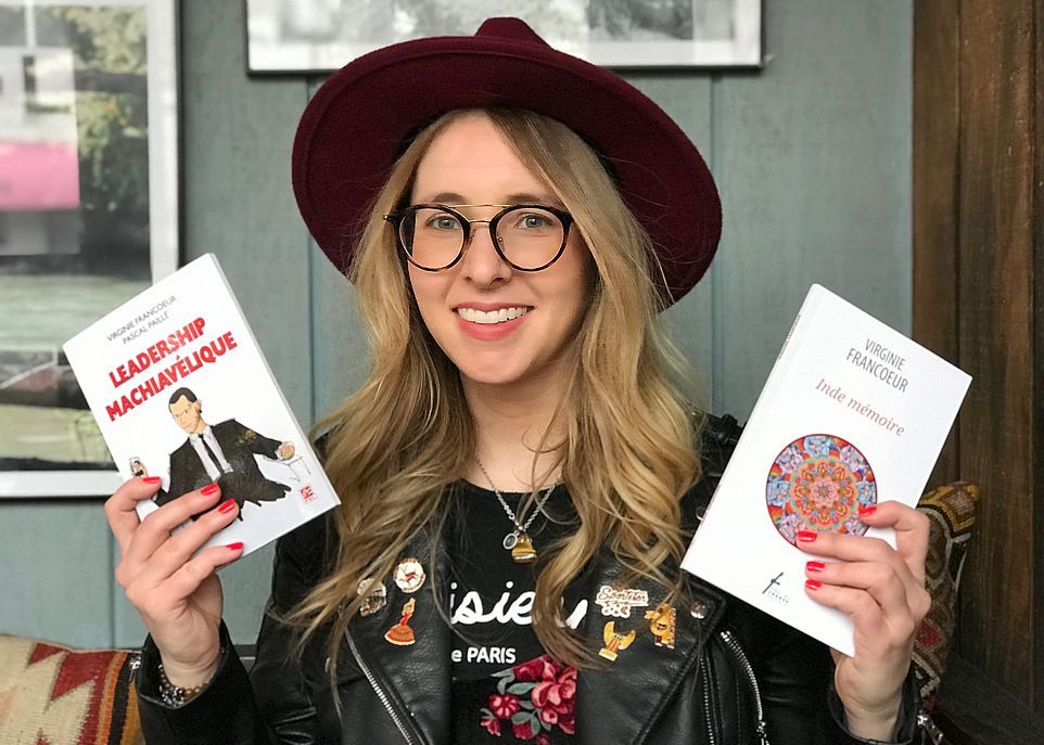 <p>Virginie Francoeur et ses deux récentes publications.</p>