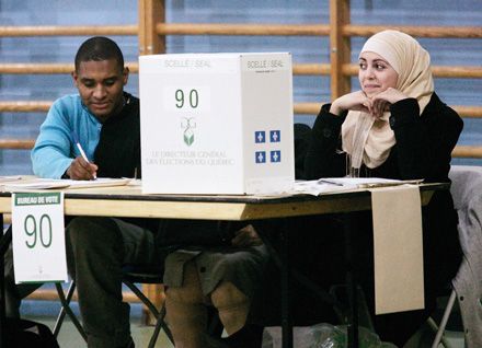 Depuis l'élection de mars 2007, la participation électorale a baissé de 13,9 % au Québec.