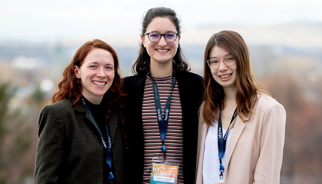 <p>Quelques membres de l’équipe de développement de l’application Oasis. De gauche à droite: Jessy Talbot, Laurence Delisle et Sabrina Cazzolato.</p>