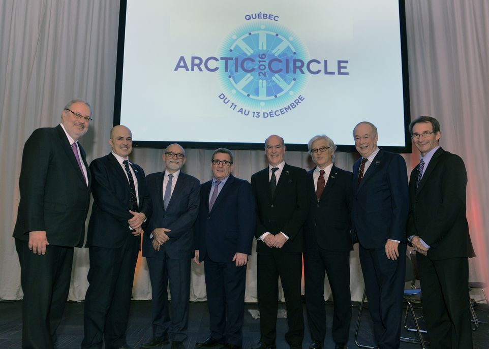 De gauche à droite: Pierre Arcand, ministre de l'Énergie et des Ressources naturelles et ministre responsable du Plan Nord, Éric Bauce, vice-recteur exécutif et au développement, Robert Sauvé, président-directeur général de la Société du Plan Nord, Régis Labeaume, maire de Québec, Louis Fortier, directeur de la science et de l'innovation de l'INQ, Edwin Bourget, l'un des initiateurs du projet de l'INQ et ex-vice-recteur à la recherche et à la création, Denis Brière, recteur de l'Université Laval, et Claude Arbour, recteur par intérim de l'INRS.