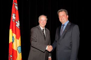 Le recteur Denis Brière et Pierre Moffet, vice-président principal et responsable de la région de Québec chez CIMA+.