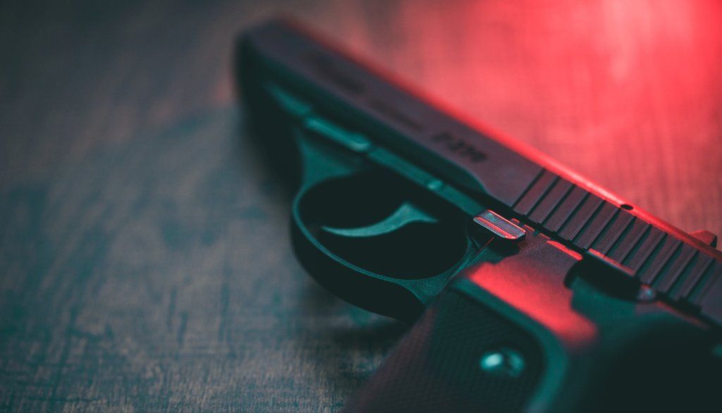 <p>La violence par arme à feu augmente depuis les dernières années au Canada. Au pays, le ratio d’homicides s’élève à 2 par 100 000 habitants par an. Dans une grande ville comme Montréal, le système judiciaire engendre des coûts annuels de 82 millions de dollars.</p>