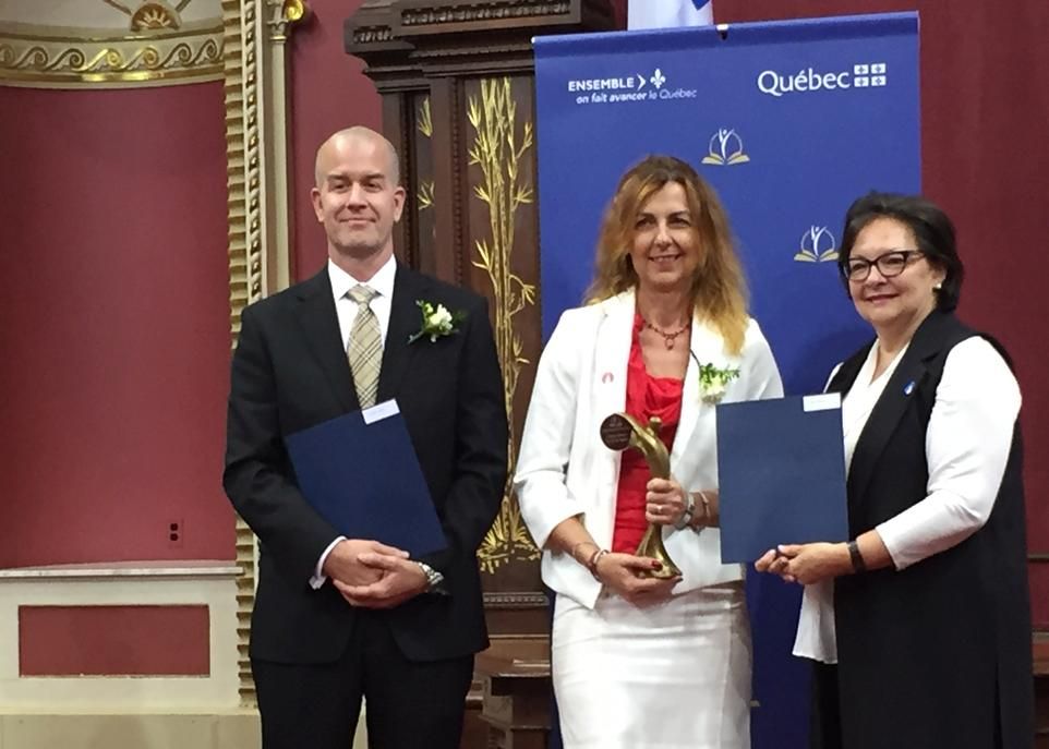 De gauche à droite: Frédéric Audet, Liliane Hamel et Sylvie Barcelo, sous-ministre de l'Éducation et de l'Enseignement supérieur.