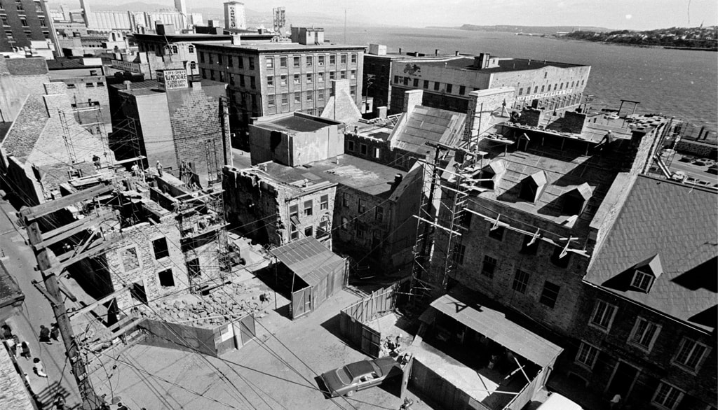 Entre 1960 et 1980, la plupart des bâtiments de Place-Royale ont été entièrement reconstruits ou à tout le moins rénovés.