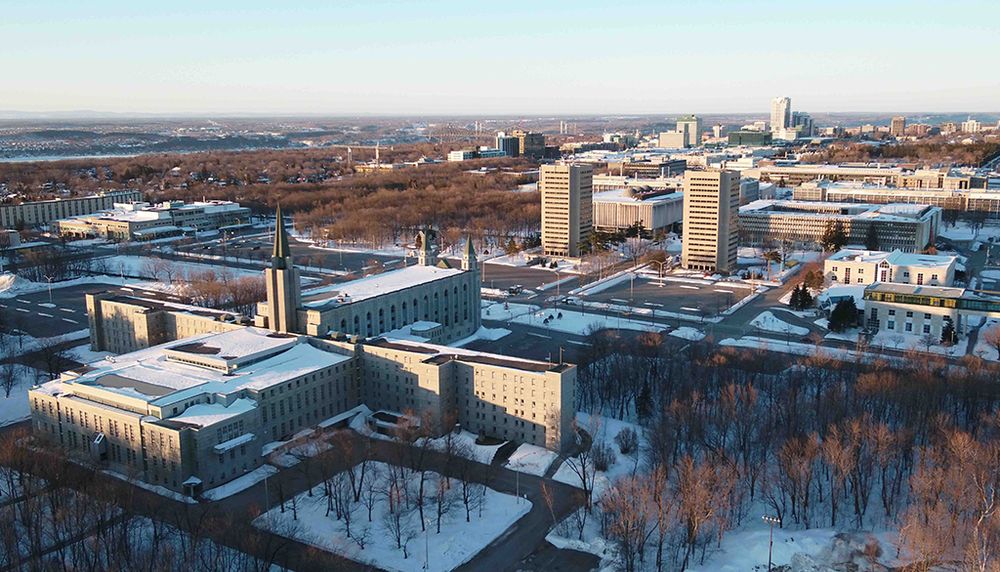 Vue aérienne du campus de l'Université Laval.