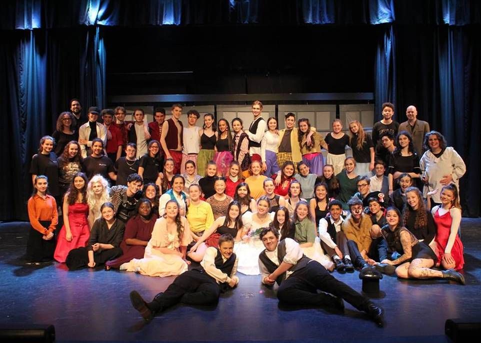 La troupe du Maître de scène au grand complet