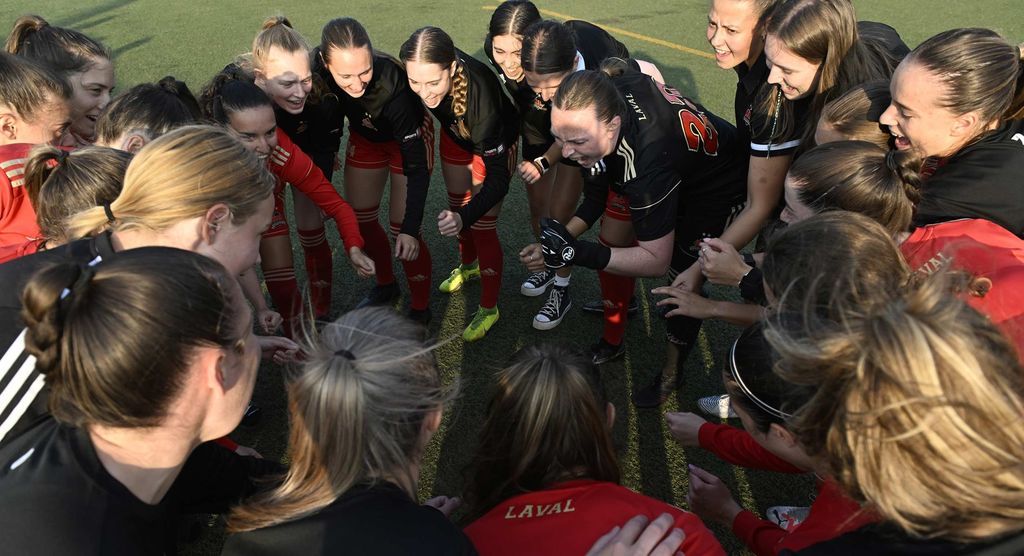 L'équipe féminine de soccer Rouge et Or de l'Université Laval.