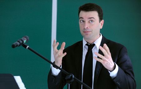 Christian Vanasse lors de la conférence qu'il a donnée pour les Journées de linguistique, le 13 mars dernier.