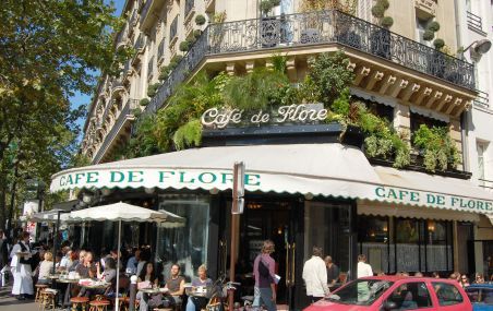 <p>Le mythique Café de Flore, lieu de l'élite intellectuelle de l'entre-deux-guerres à Paris.</p>