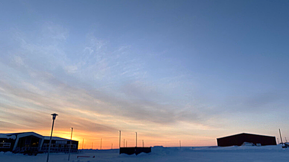 Le ciel de Cambridge Bay, au Nunavut, à 21h43.
