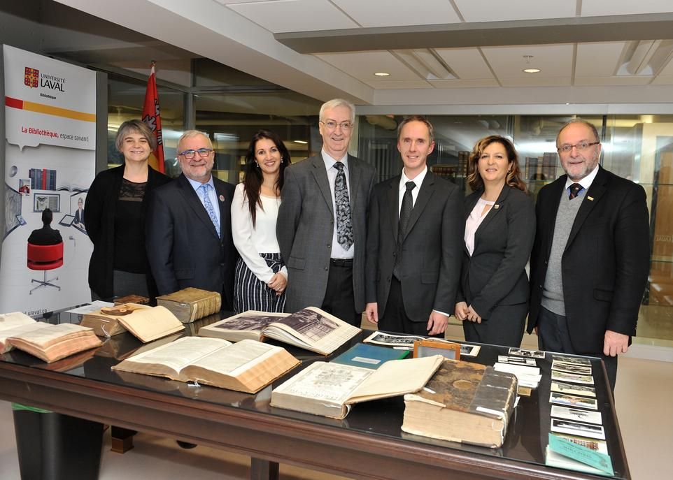 De gauche à droite: Chantal St-Louis, directrice des services-conseils et des collections de la Bibliothèque, Bernard Garnier, vice-recteur aux études et aux activités internationales, Loubna Ghaouti, directrice de la Bibliothèque, Gilles Ouellet, représentant de la communauté des Eudistes de Québec, Richard Dufour, bibliothécaire-conseil, Nadja Rioux, directrice principale au développement philanthropique de La Fondation de l'Université Laval, et Gilles Routhier, doyen de la Faculté de théologie et de sciences religieuses.