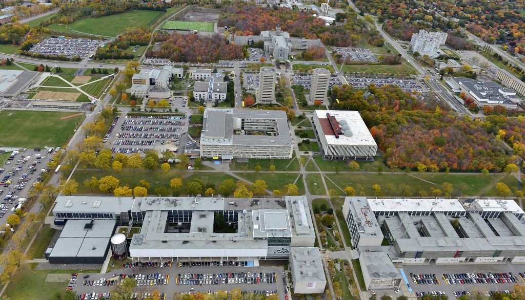 <p>Vue aérienne du campus de l'Université Laval</p>