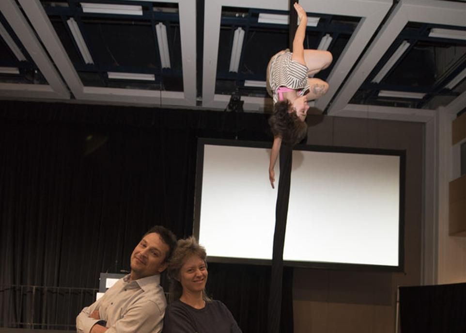 <p>Richard Fleet, médecin et chercheur, et Julie Théberge, coordonnatrice de l'organisme Cirque du Monde, forment un duo pas si improbable que ça!</p>