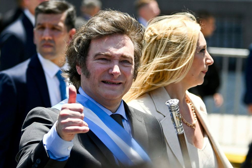 Argentina’s newly sworn-in President Javier Milei arrives to the government house in Buenos Aires, avec sa soeur Karina, Argentina, Sunday, Dec. 10, 2023.