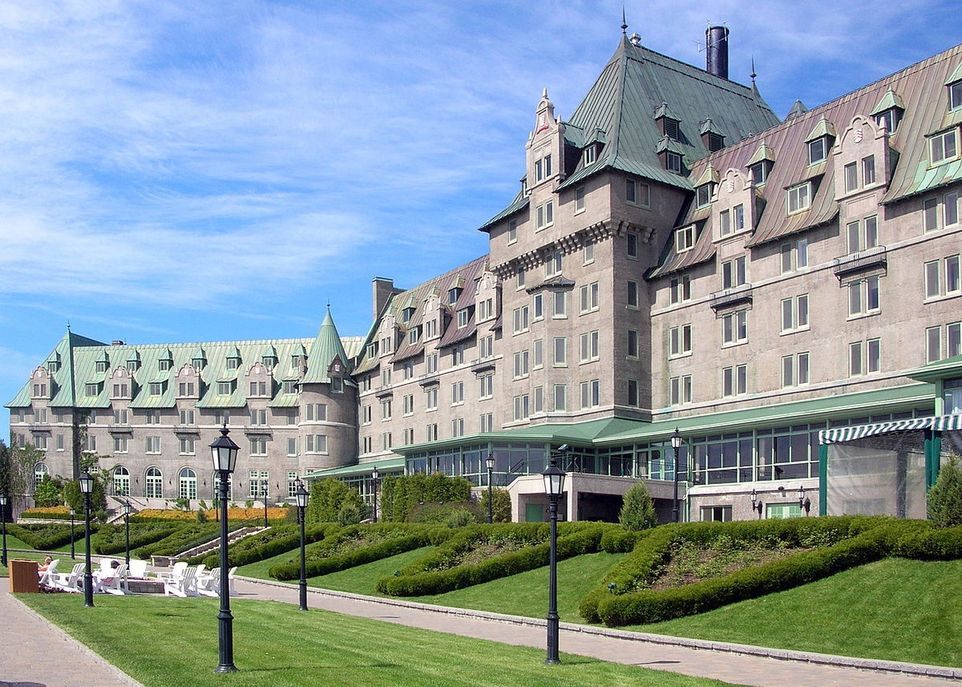 Du 1er janvier au 31 décembre 2018, le Canada assumera la présidence du G7. En juin 2018, il accueillera les dirigeants étrangers au Fairmont Le Manoir Richelieu pour le sommet annuel.