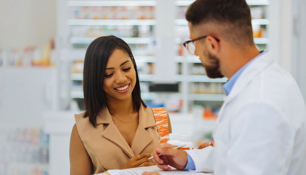 <p>Les citoyens sont de plus en plus au fait de l'utilité des tests génétiques dans le choix des médicaments. Leurs attentes pousseront les pharmaciens à mieux se former dans ce domaine, croient les auteures de l'étude.</p>