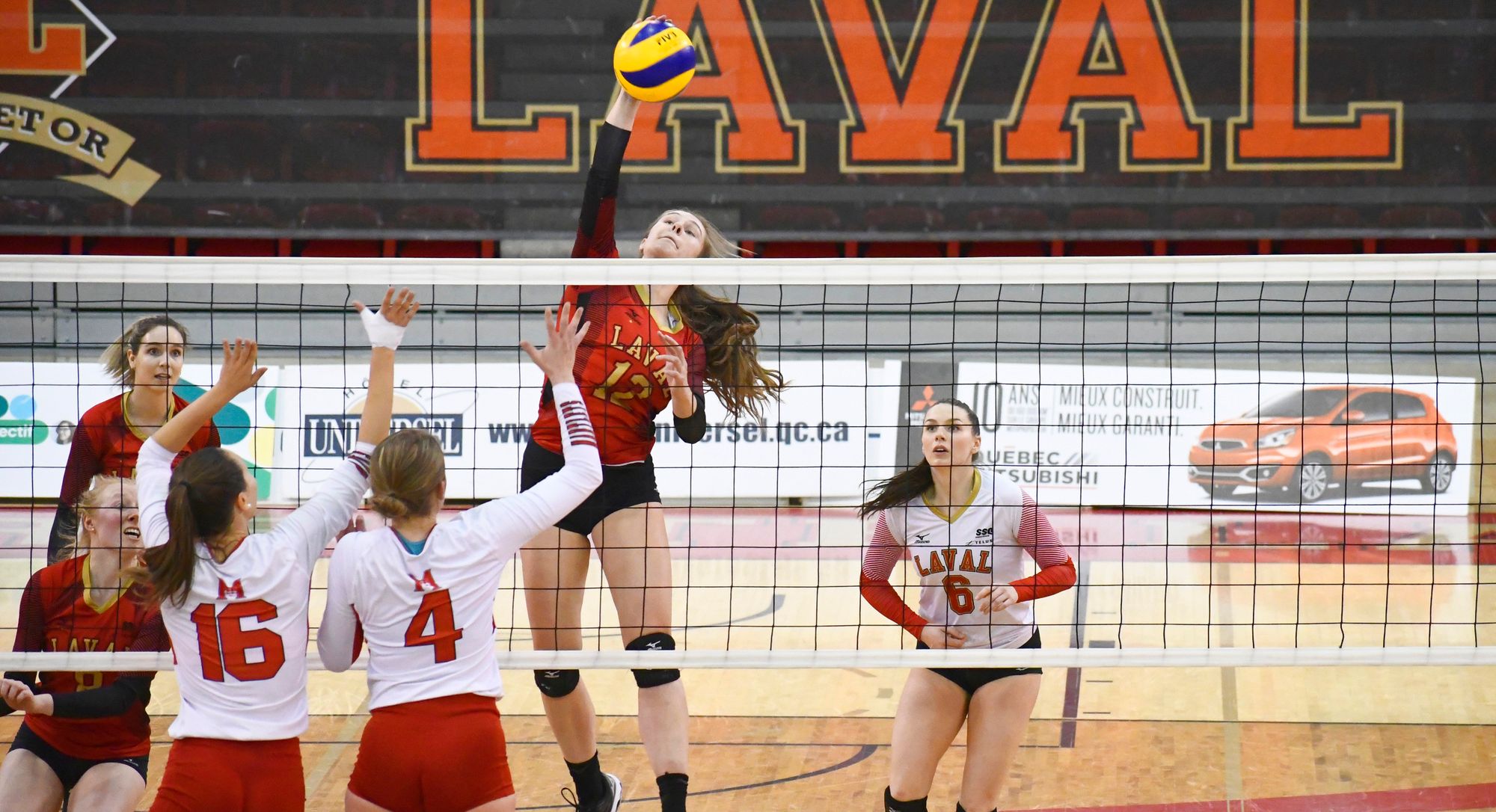 Anne-Sophie Tanguay du Club de volleyball Rouge et Or.