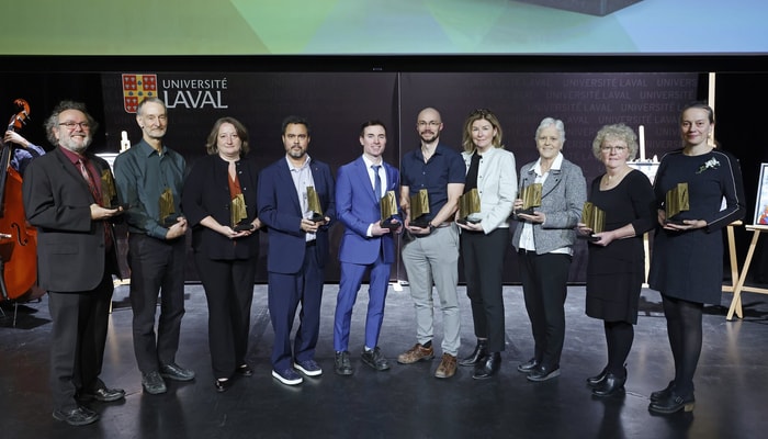 Les lauréates et lauréats des Prix d'excellence en enseignement (de gauche à droite): Frédéric-Georges Fontaine, François Bergeron, Gaëlle Cachat-Rosset, François Routhier, Michel Gagnon, Alexandre Campeau-Lecours, Nancy Gaudreau, Johanne Gagnon, Claire Grenier et Isabelle Henrion-Dourcy