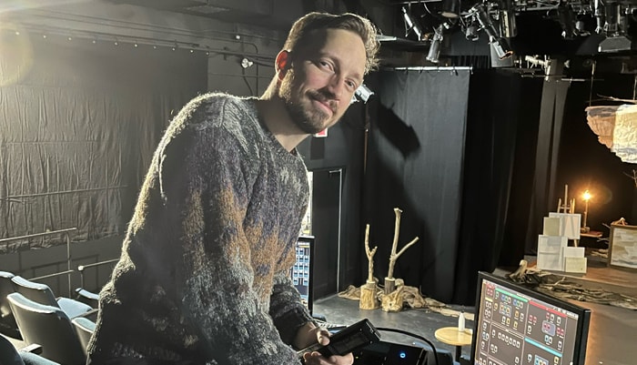 <p>Keven Dubois, concepteur lumière et vidéo de <i>D.écimées</i></p>