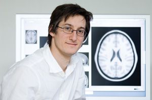 Simon Duchesne, professeur-chercheur à la Faculté de médecine.