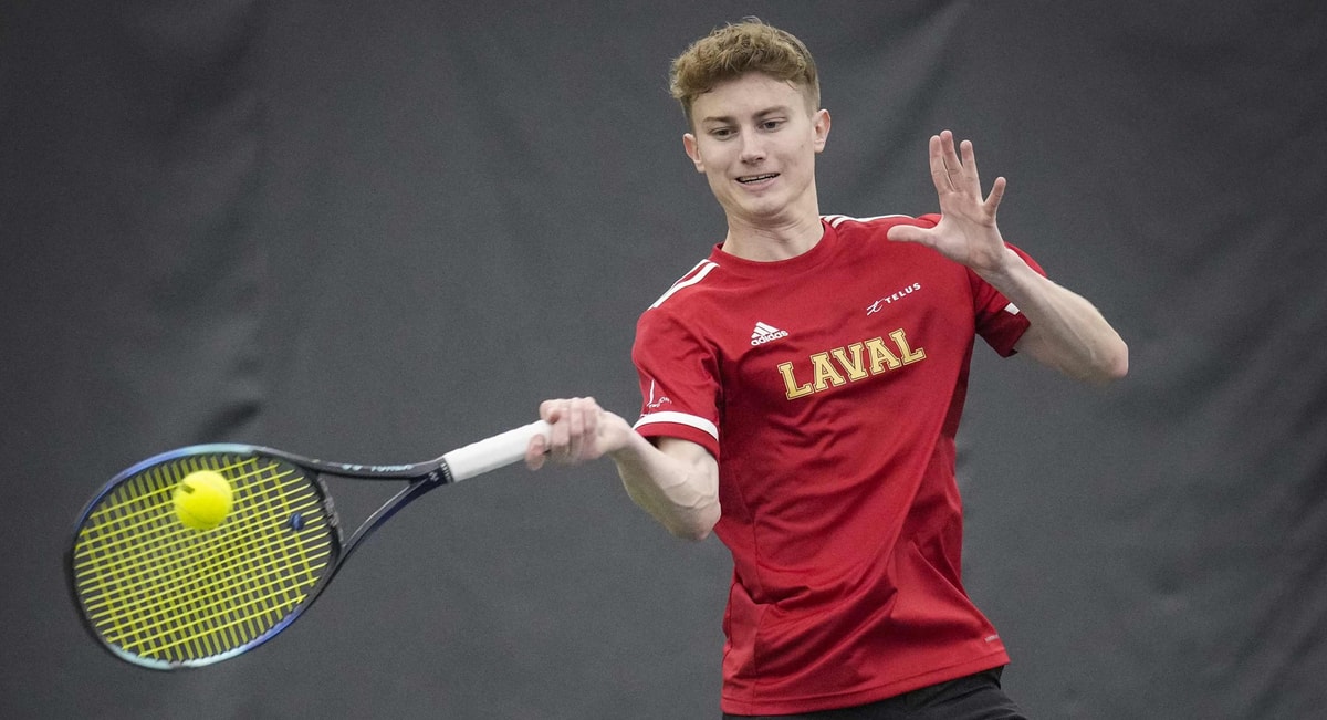Dimitri Ingrassia, du club de tennis Rouge et Or de l'Université Laval.